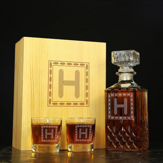 Personalized decanter, groomsmen gift ideas - CustomizationMart