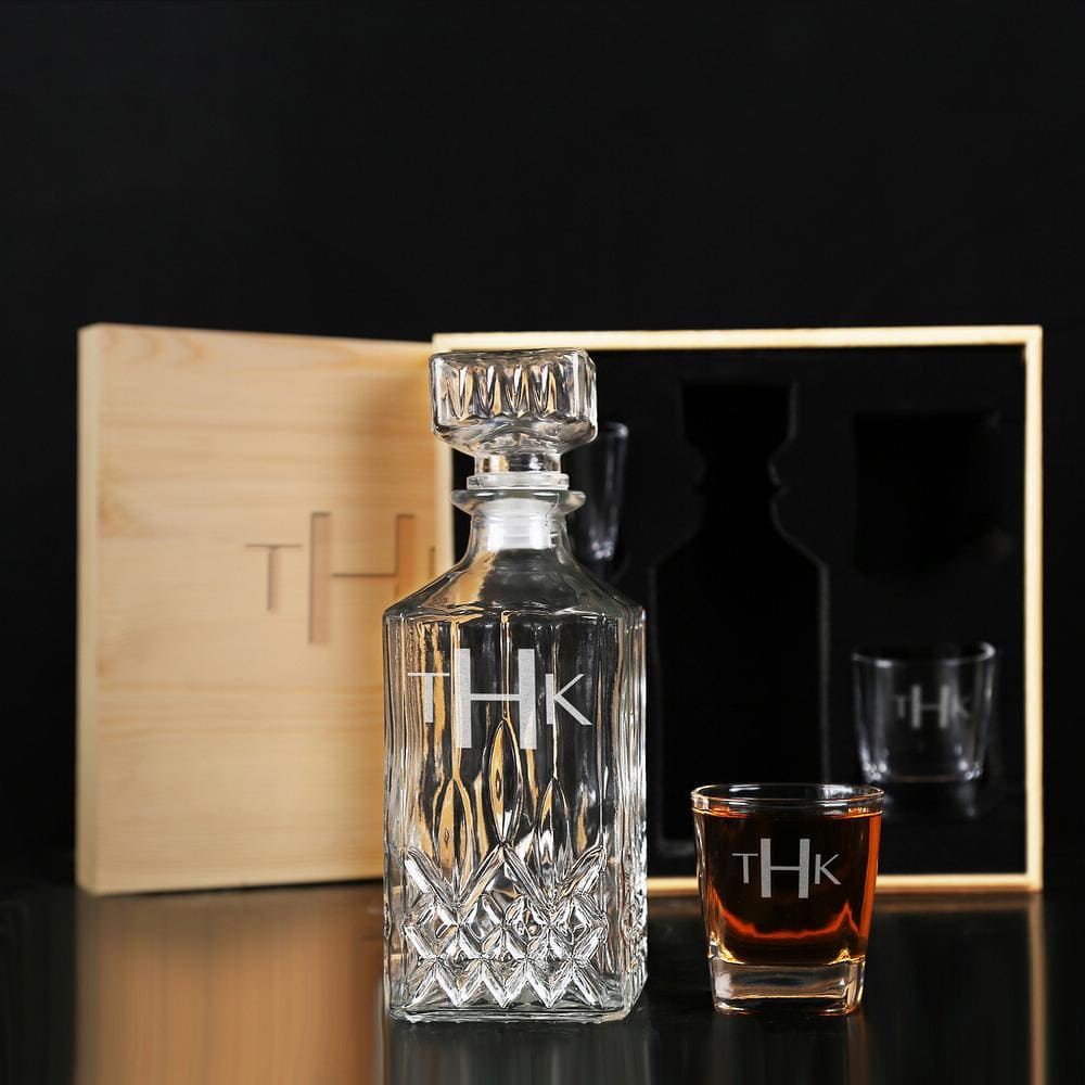 Personalized Groomsmen Gift, decanter monogram - CustomizationMart