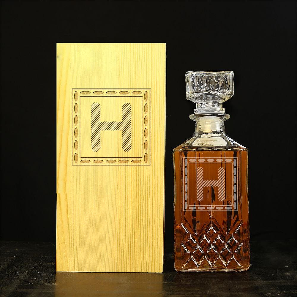 Personalized decanter, groomsmen gift ideas - CustomizationMart