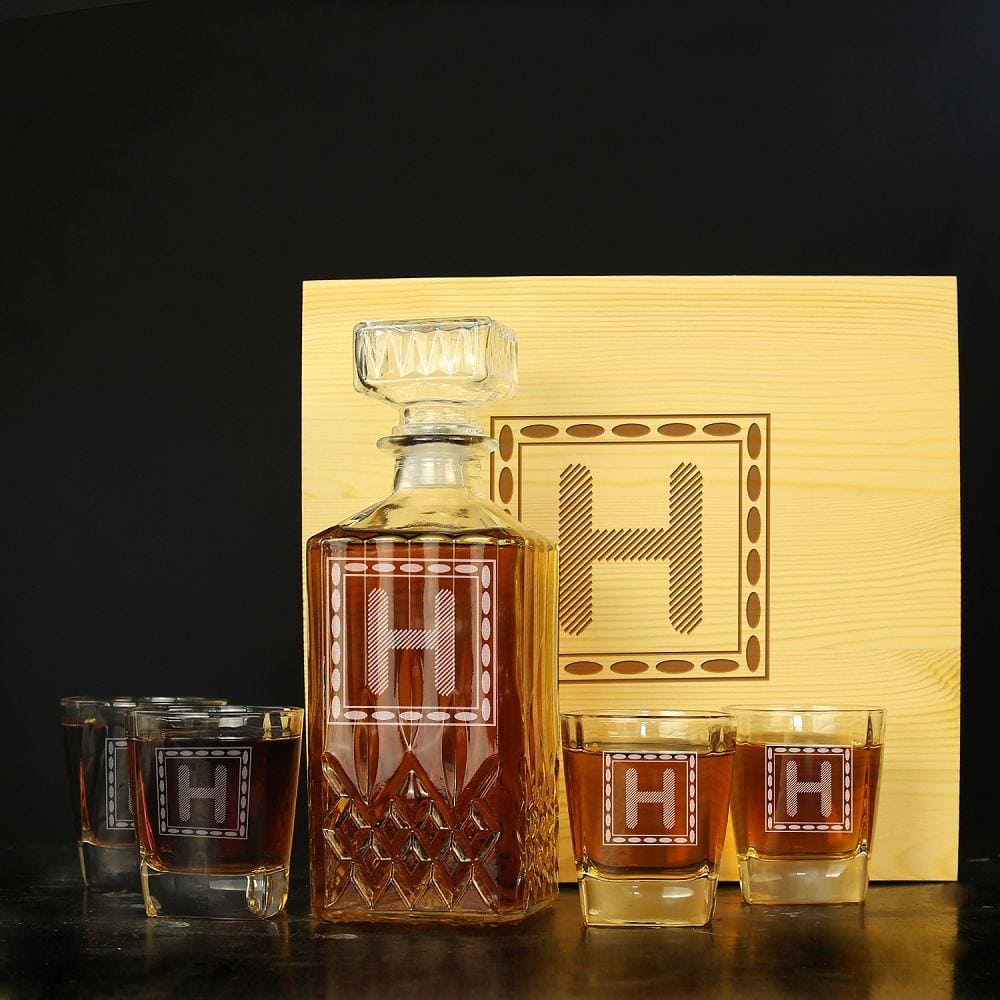 Personalized Decanter, Groomsmen Gift Ideas - CustomizationMart